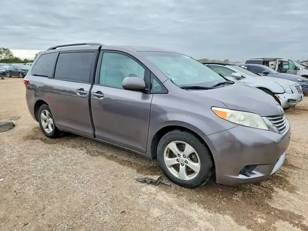 5TDKZ3DCXHS851722 — 2017 Toyota Sienna, фото 4 с аукциона Copart, Боковая часть