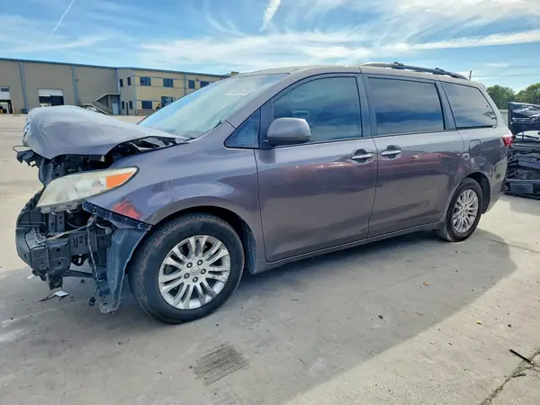 5TDYZ3DC9HS778675 — 2017 Toyota Sienna, Передняя часть (Front End), фото до ремонта