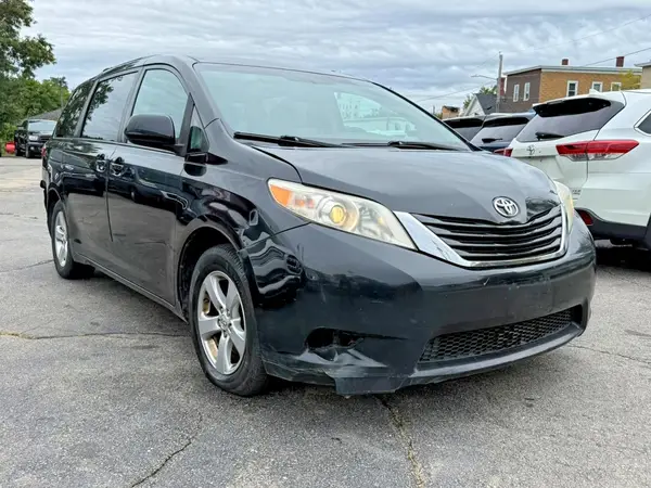 5TDKZ3DC2HS827477 — 2017 Toyota Sienna, фото 4 с аукциона Copart, Задняя часть