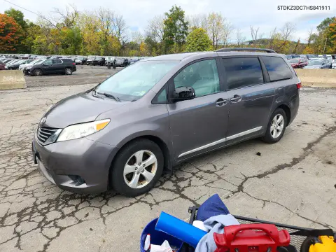5TDKZ3DC7HS841911 — 2017 Toyota Sienna, Сторона, фото до ремонта