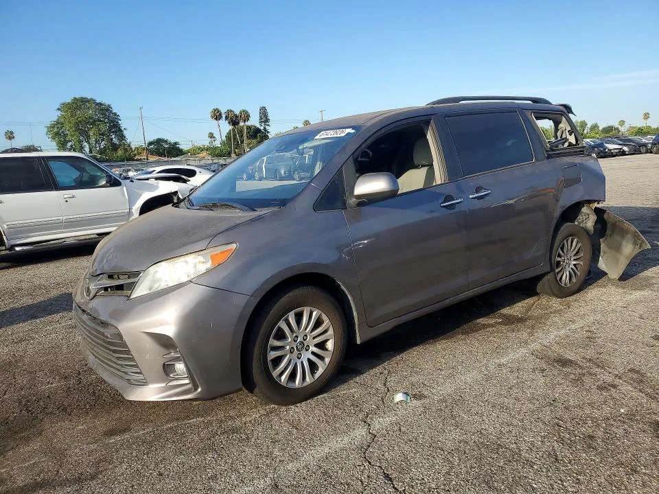 2018 Toyota Sienna VIN 5TDYZ3DC4JS915849 фото 1