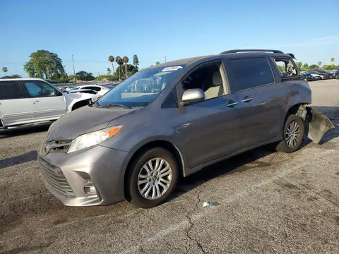 5TDYZ3DC4JS915849 — 2018 Toyota Sienna, Задняя часть (Rear End), фото до ремонта