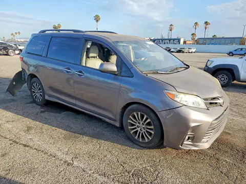 2018 Toyota Sienna VIN 5TDYZ3DC4JS915849 фото 4