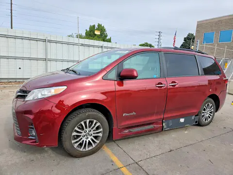 5TDYZ3DC8JS917314 — 2018 Toyota Sienna, Задняя часть (Rear End), фото до ремонта
