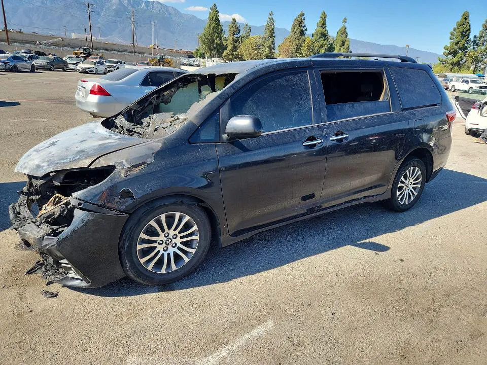 2018 Toyota Sienna VIN 5TDYZ3DC8JS930144 фото 1