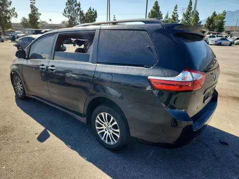 2018 Toyota Sienna VIN 5TDYZ3DC8JS930144 фото 2