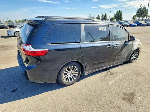 2018 Toyota Sienna VIN 5TDYZ3DC8JS930144 фото 3