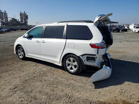 2018 Toyota Sienna VIN 5TDKZ3DC4JS933810 фото 2