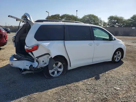 2018 Toyota Sienna VIN 5TDKZ3DC4JS933810 фото 3
