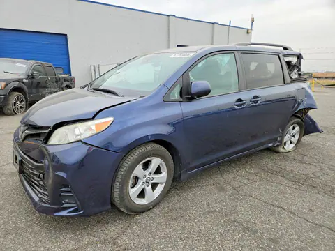 5TDKZ3DC1JS923607 — 2018 Toyota Sienna, Задняя часть (Rear End), фото до ремонта