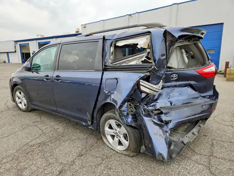 2018 Toyota Sienna VIN 5TDKZ3DC1JS923607 фото 2