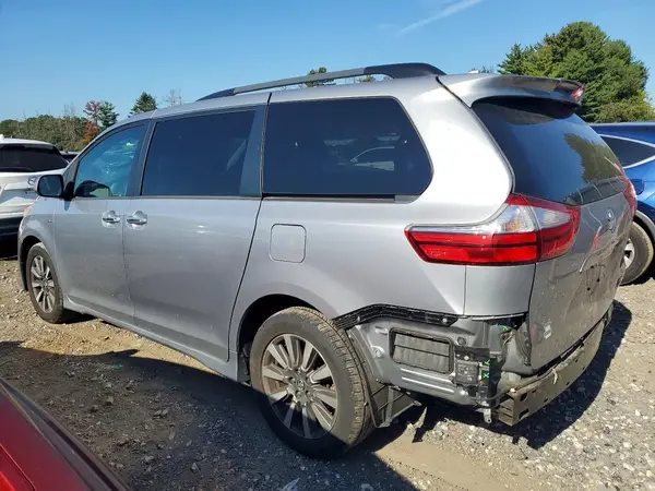 5TDDZ3DC2JS194638 — 2018 Toyota Sienna, фото 2 с аукциона Copart 12.10.2026, Задняя часть