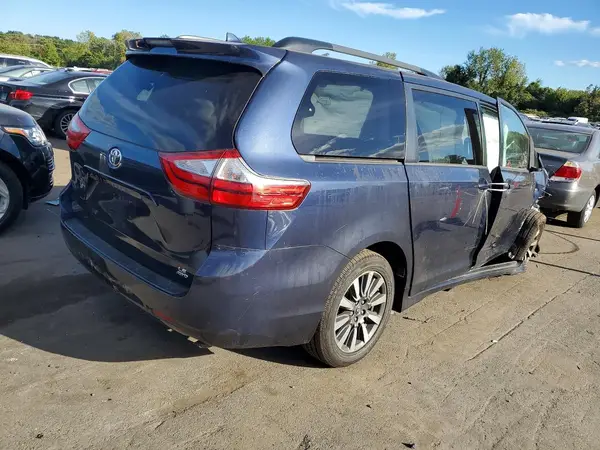 5TDJZ3DC5JS190442 — 2018 Toyota Sienna, фото 3 с аукциона Copart, Передняя часть