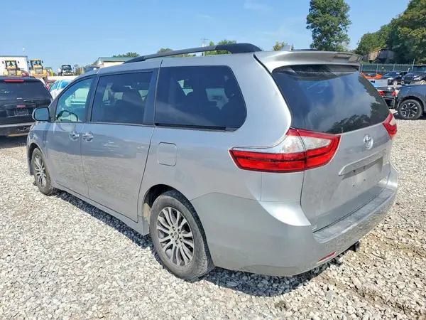 5TDYZ3DC9JS931786 — 2018 Toyota Sienna, фото 2 с аукциона Copart 01.10.2026, Боковая часть