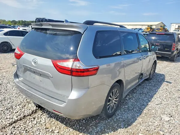 5TDYZ3DC9JS931786 — 2018 Toyota Sienna, фото 3 с аукциона Copart 01.10.2026, Боковая часть