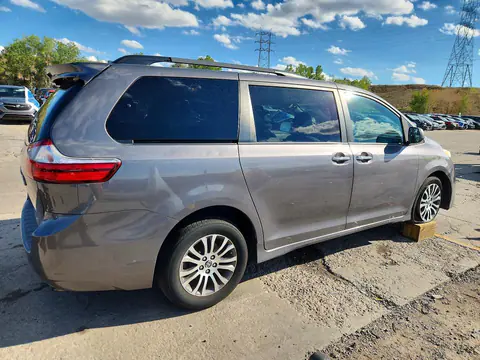 2018 Toyota Sienna VIN 5TDYZ3DC9JS928399 фото 3