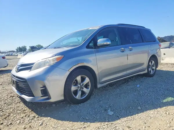 5TDKZ3DC6JS915518 — 2018 Toyota Sienna, Боковая часть (Side), фото до ремонта