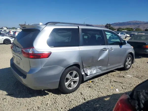 5TDKZ3DC6JS915518 — 2018 Toyota Sienna, фото 3 с аукциона Copart, Боковая часть