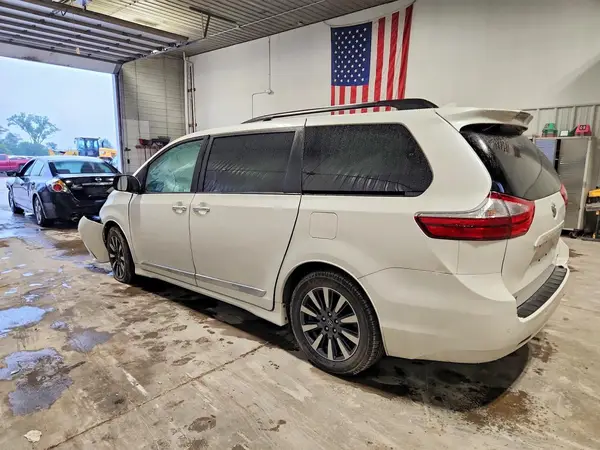 5TDDZ3DC6JS189491 — 2018 Toyota Sienna, фото 2 с аукциона Copart, Передняя часть