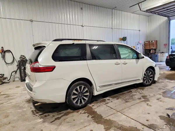 5TDDZ3DC6JS189491 — 2018 Toyota Sienna, фото 3 с аукциона Copart, Передняя часть