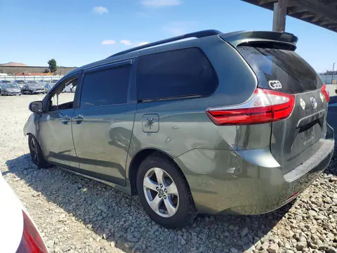 2019 Toyota Sienna VIN 5TDKZ3DC2KS005513 фото 2