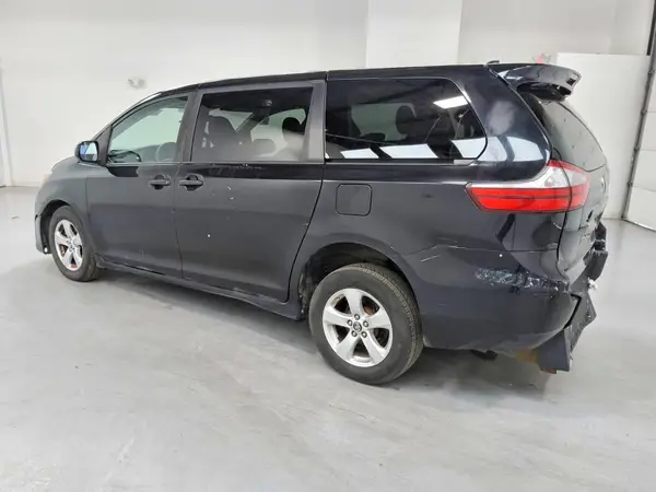 5TDZZ3DC3KS011044 — 2019 Toyota Sienna, фото 2 с аукциона Copart 29.09.2026, Мелкие вмятины и царапины