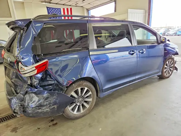 5TDJZ3DC7KS226648 — 2019 Toyota Sienna, фото 3 с аукциона Copart, Передняя часть