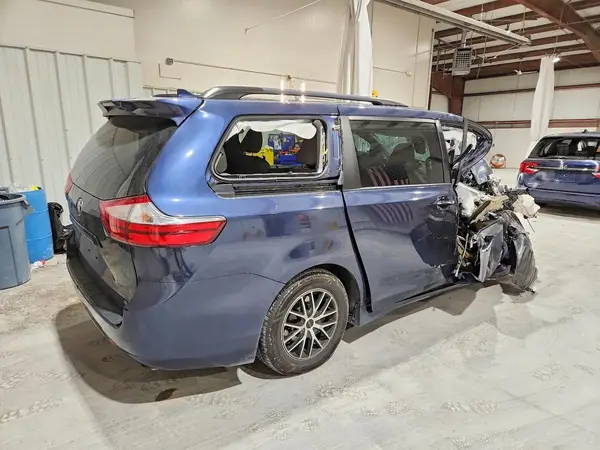 5TDYZ3DC7KS981801 — 2019 Toyota Sienna, фото 3 с аукциона Copart, Передняя часть