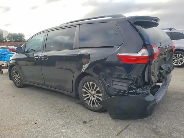 5TDYZ3DC8KS975277 — 2019 Toyota Sienna, фото 2 с аукциона Copart 06.10.2026, Задняя часть