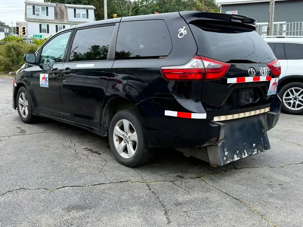 5TDZZ3DC3LS036219 — 2020 Toyota Sienna, фото 2 с аукциона Copart, Мелкие вмятины и царапины