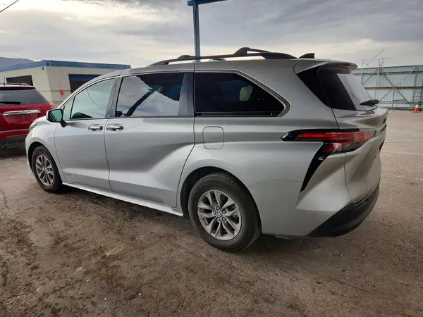 5TDYRKEC8MS062899 — 2021 Toyota Sienna, фото 2 с аукциона Copart, Подтопление