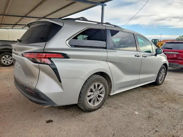 5TDYRKEC8MS062899 — 2021 Toyota Sienna, фото 3 с аукциона Copart, Подтопление