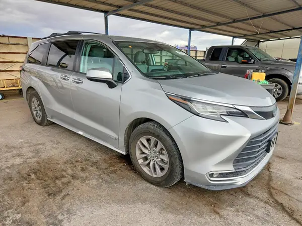 5TDYRKEC8MS062899 — 2021 Toyota Sienna, фото 4 с аукциона Copart, Подтопление