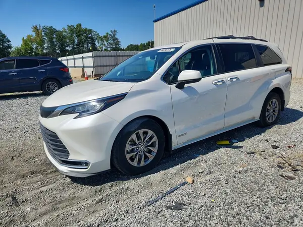 5TDYRKEC9MS019690 — 2021 Toyota Sienna, Передняя часть (Front End), фото до ремонта