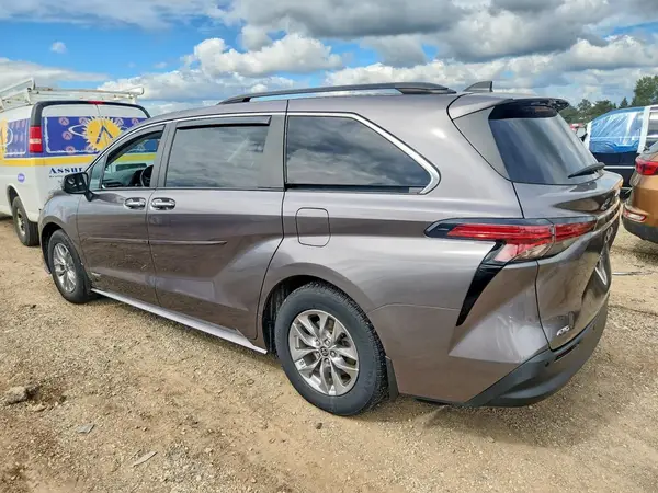 5TDYSKFC9MS040283 — 2021 Toyota Sienna, фото 2 с аукциона Copart 13.10.2026, Естественный износ