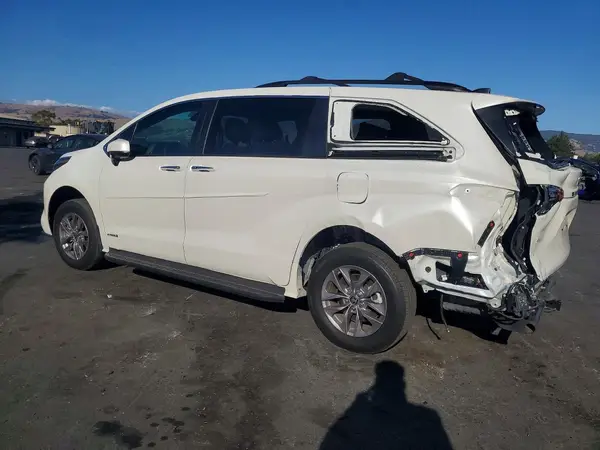 5TDJRKEC5MS041171 — 2021 Toyota Sienna, фото 2 с аукциона Copart 29.09.2026, Задняя часть