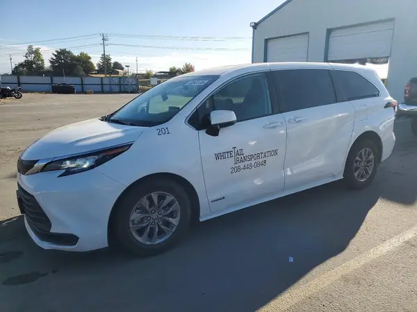 5TDKRKECXMS006632 — 2021 Toyota Sienna, Передняя часть (Front End), фото до ремонта