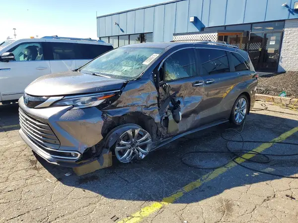 5TDERKEC6MS012926 — 2021 Toyota Sienna, Передняя часть (Front End), фото до ремонта