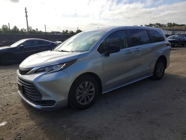 5TDKRKEC3MS018797 — 2021 Toyota Sienna, Передняя часть (Front End), фото до ремонта