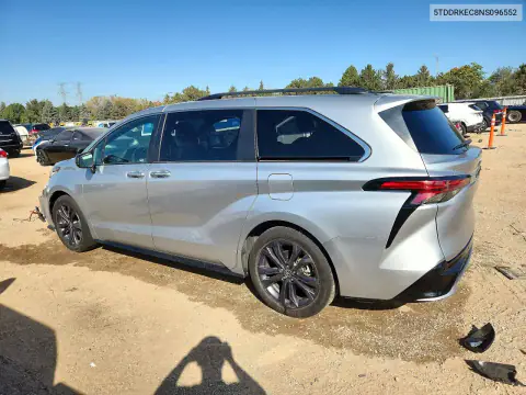 5TDDRKEC8NS096552 — 2022 Toyota Sienna, фото 2 с аукциона Copart, Боковая часть