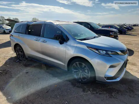 5TDDRKEC8NS096552 — 2022 Toyota Sienna, фото 4 с аукциона Copart, Боковая часть