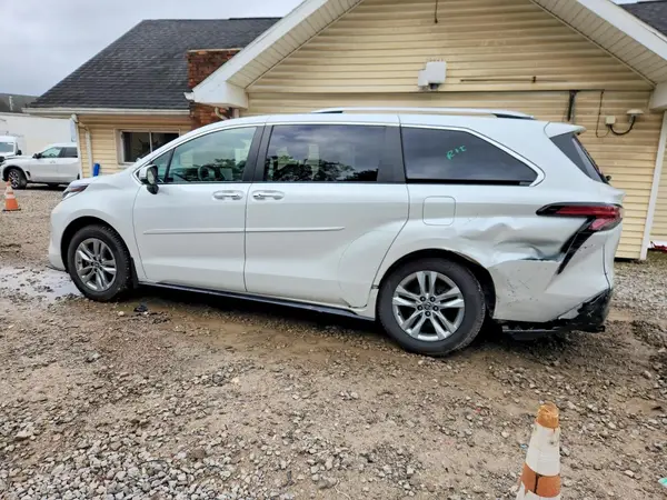 5TDZSKFC7NS047299 — 2022 Toyota Sienna, фото 2 с аукциона Copart 07.10.2026, Задняя часть