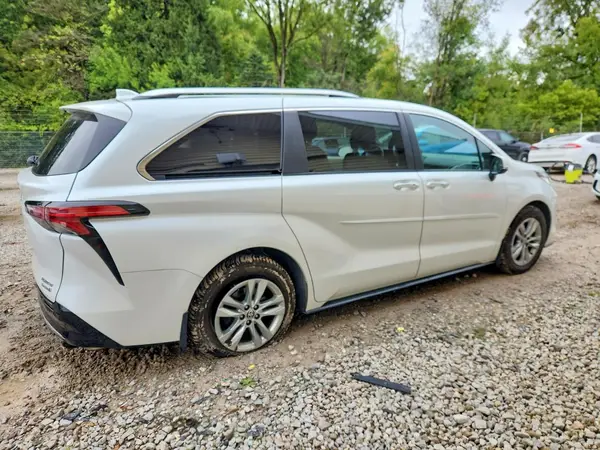 5TDZSKFC7NS047299 — 2022 Toyota Sienna, фото 3 с аукциона Copart 07.10.2026, Задняя часть