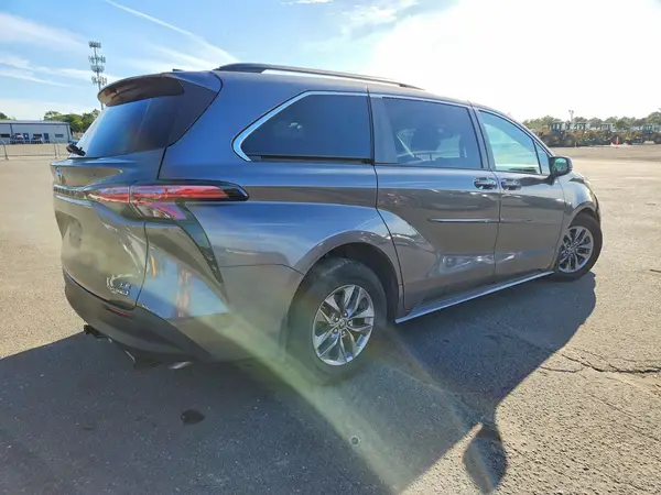 5TDKRKEC4NS078783 — 2022 Toyota Sienna, фото 3 с аукциона Copart 05.10.2026, Передняя часть