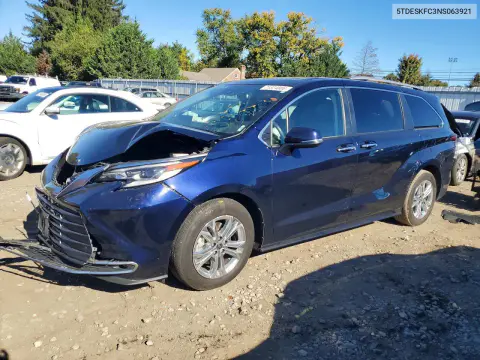 5TDESKFC3NS063921 — 2022 Toyota Sienna, Передняя часть, фото до ремонта