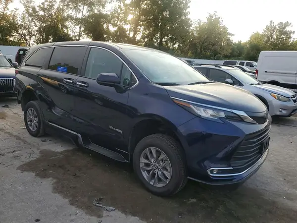 5TDYRKEC1PS137656 — 2023 Toyota Sienna, фото 4 с аукциона Copart 13.10.2026, Задняя часть