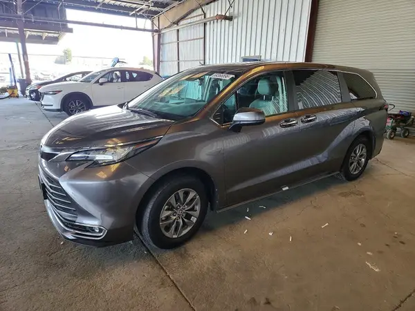 5TDYRKEC6PS136843 — 2023 Toyota Sienna, Задняя часть (Rear End), фото до ремонта