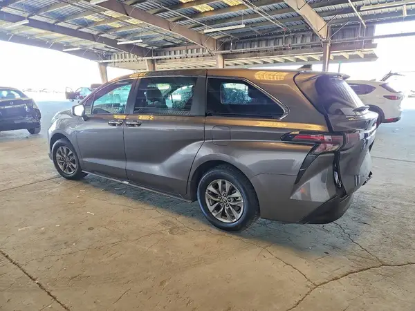 5TDYRKEC6PS136843 — 2023 Toyota Sienna, фото 2 с аукциона Copart, Задняя часть