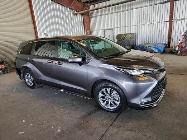 5TDYRKEC6PS136843 — 2023 Toyota Sienna, фото 4 с аукциона Copart, Задняя часть