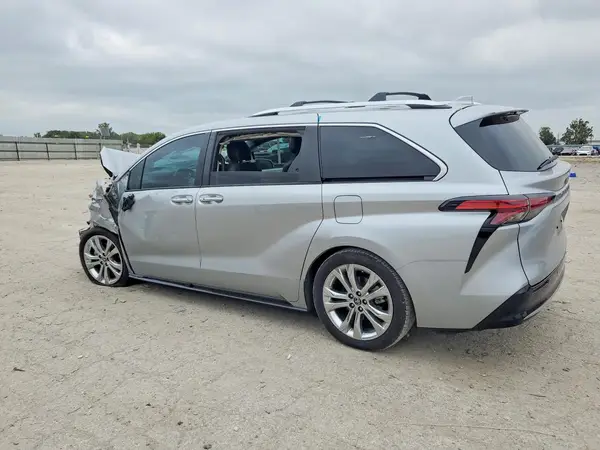 5TDERKEC7PS175699 — 2023 Toyota Sienna, фото 2 с аукциона Copart, Передняя часть